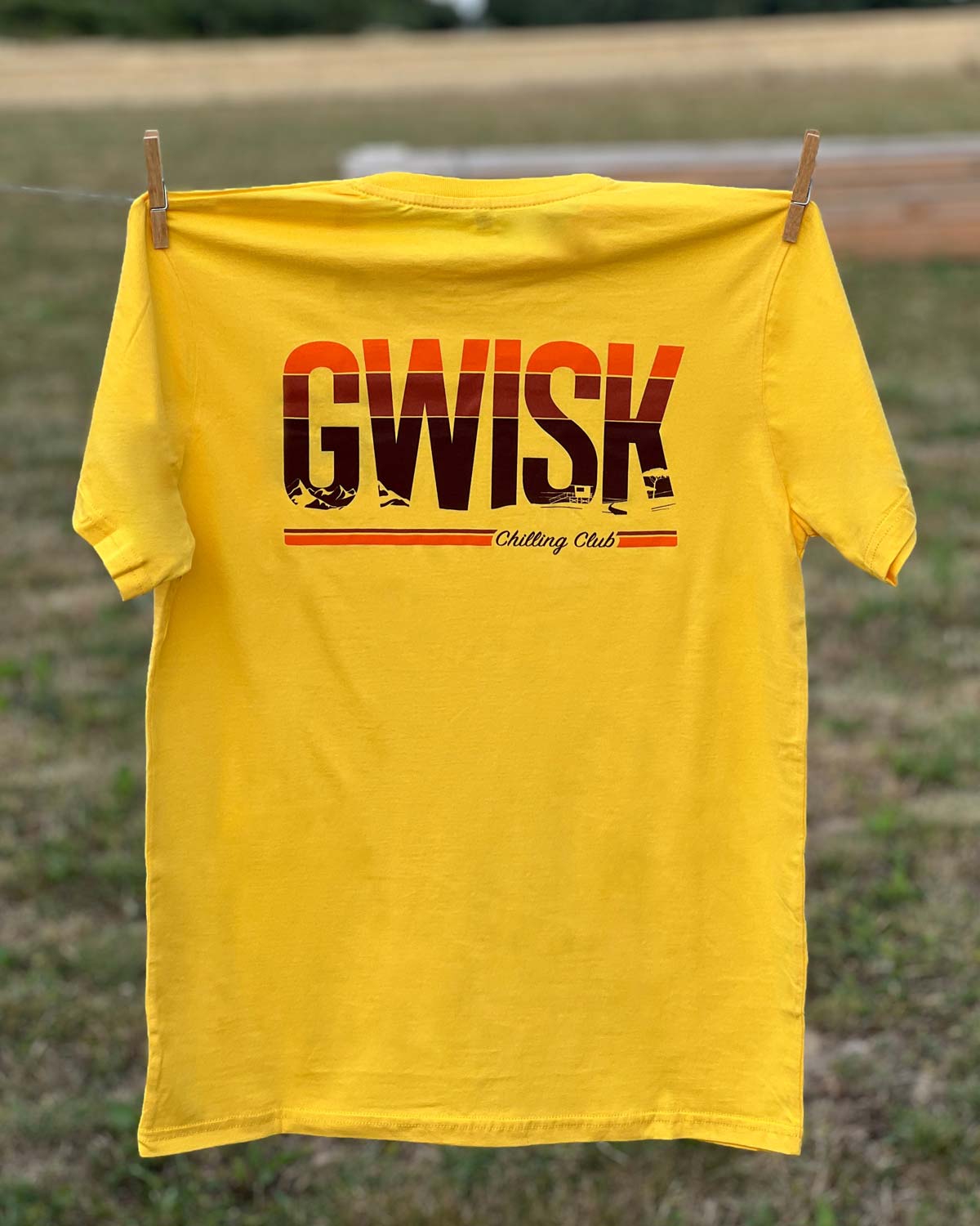 T-Shirt Chilling Club jaune